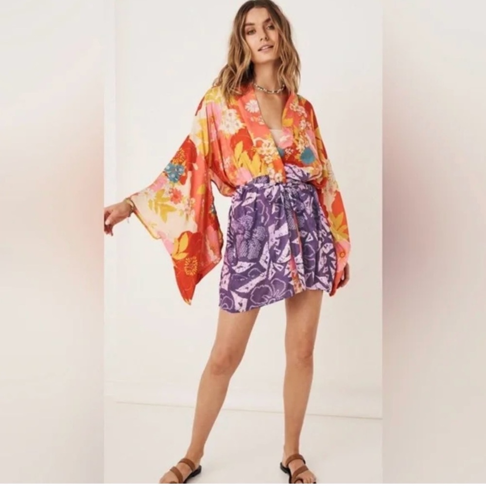 Spell Tyler Short Robe with tie belt- Chilli Tropicana. Size S/M.